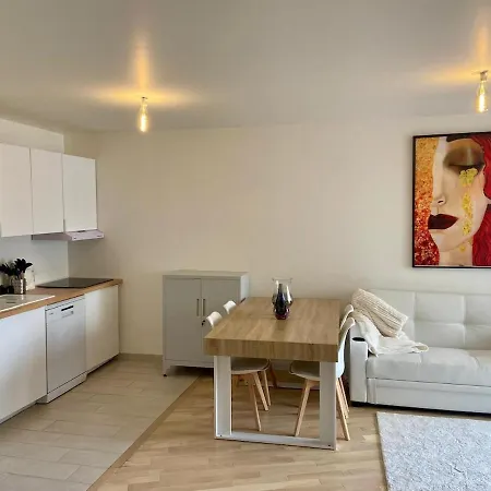 Cozy Renovated Flat In 15 Min To Paris Appartamento Clamart